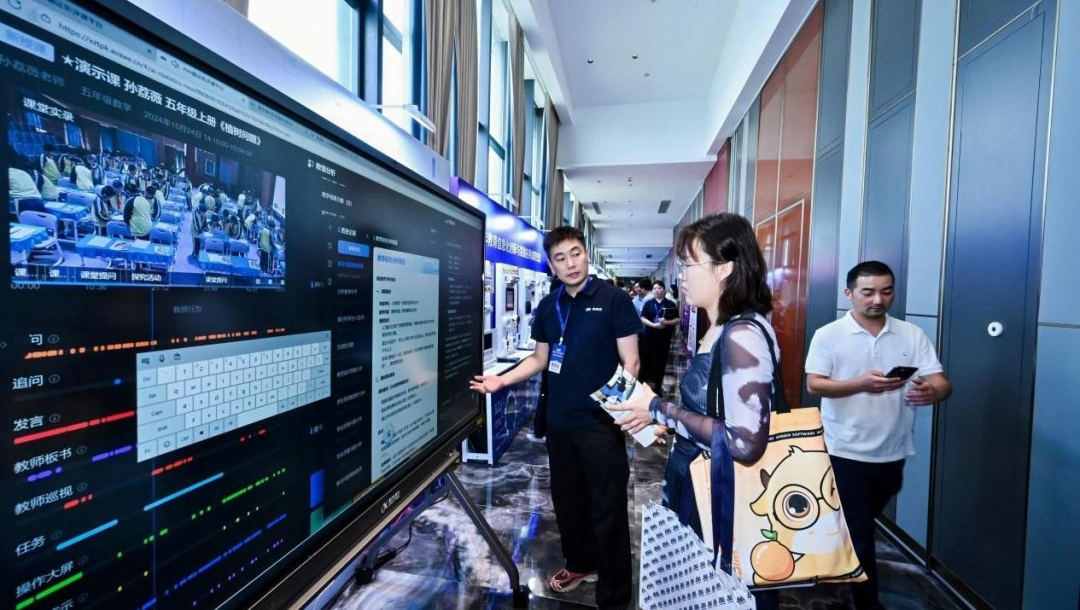 數智融合 創新賦能教育丨奧威亞攜AI創新方案亮相2025教育信息化研討會