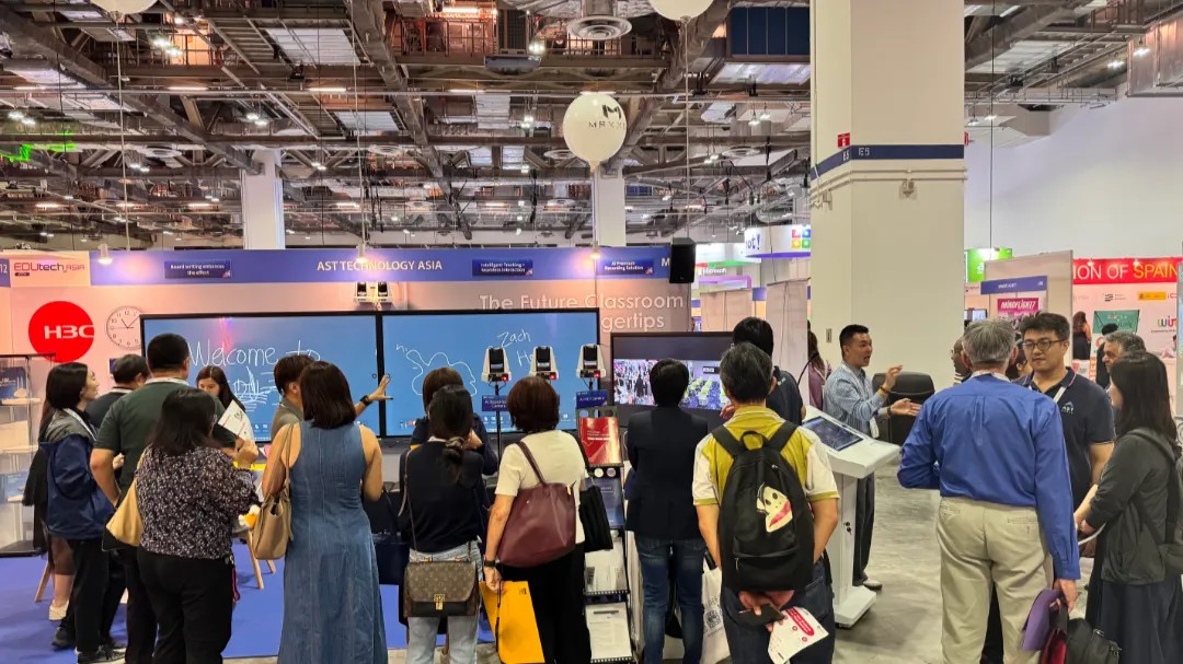 奧威亞AI教育解決方案亮相新加坡，共同探討未來教育新樣態