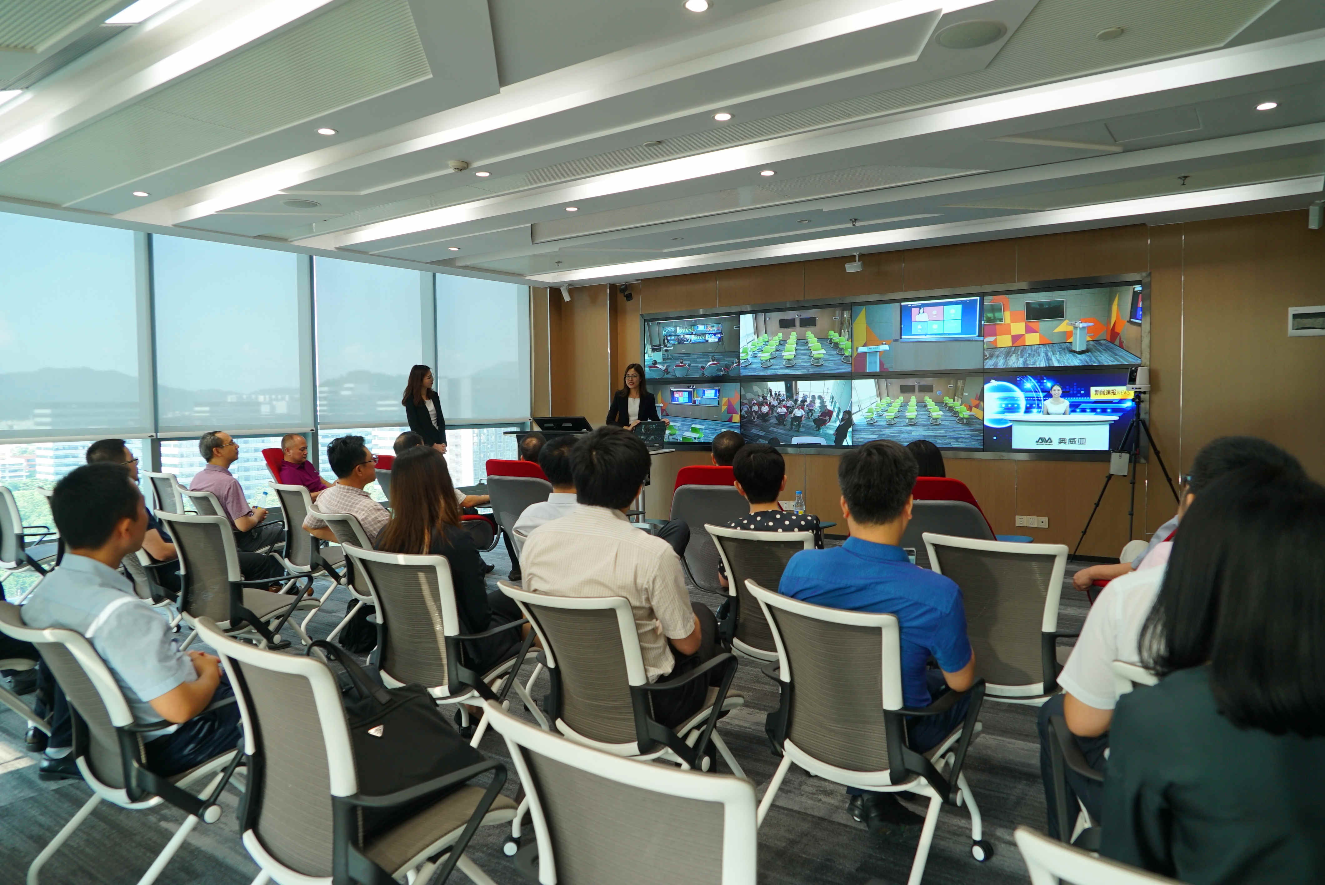 中國(guó)國(guó)新、上海華誼、中國(guó)文發(fā)，三方領(lǐng)導(dǎo)參觀奧威亞