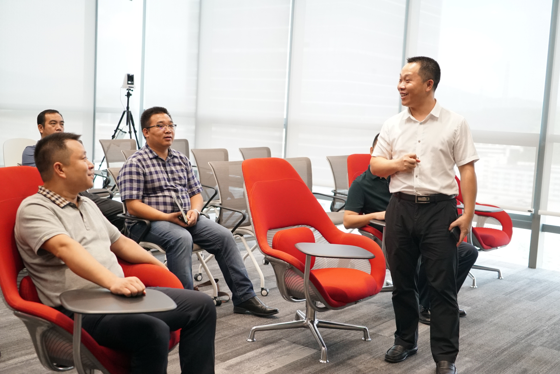 他山之石，可以攻玉——廣西河池副市長(zhǎng)鐘洪調(diào)研奧威亞科技創(chuàng)新