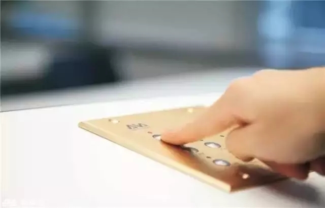 太牛逼！這學校不僅免費就讀，8座城市的老師還能共用！