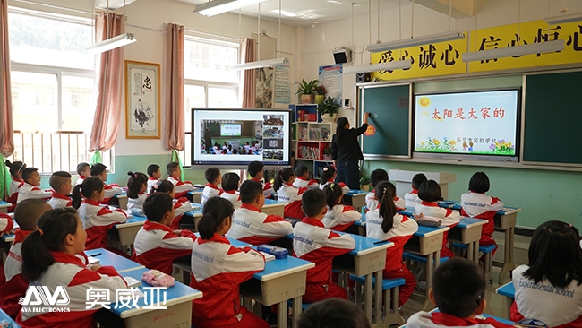 劉延東：堅決打贏教育脫貧攻堅戰