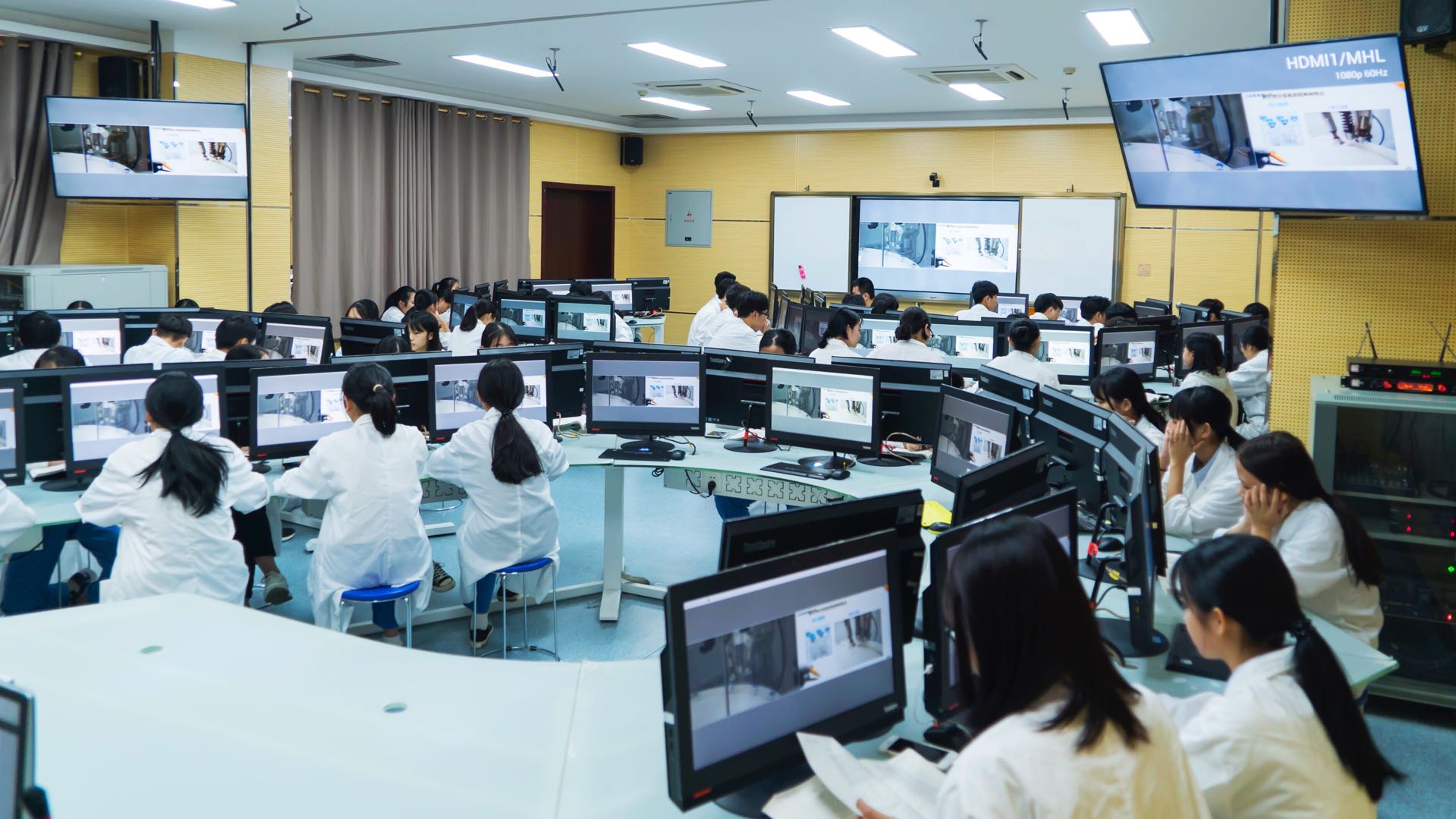 奧威亞攜手廣東省食品藥品職業技術學校“互聯網+實訓”打破“圍觀式教學”！