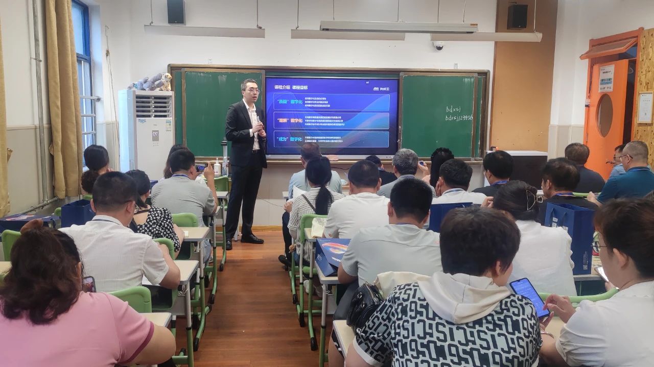 奧威亞AI賦能課堂循證，數據驅動精準教研